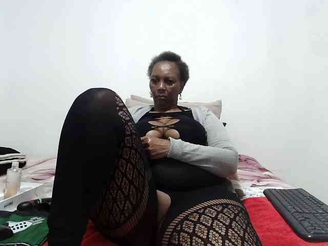 Model: CreamyBum