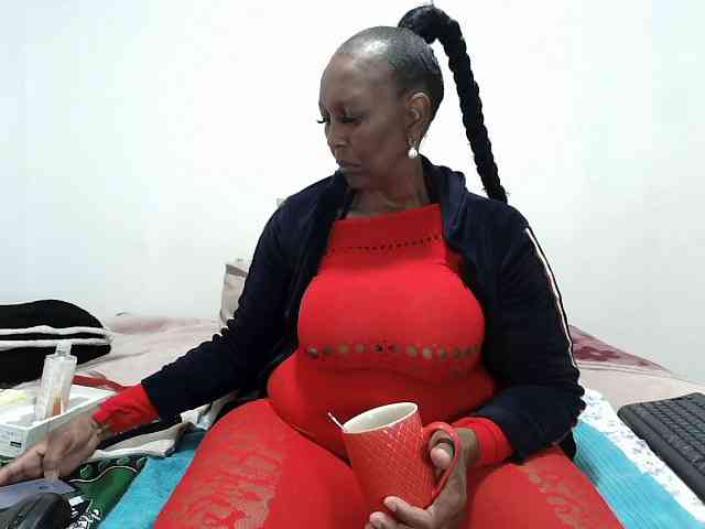 Model: CreamyBum