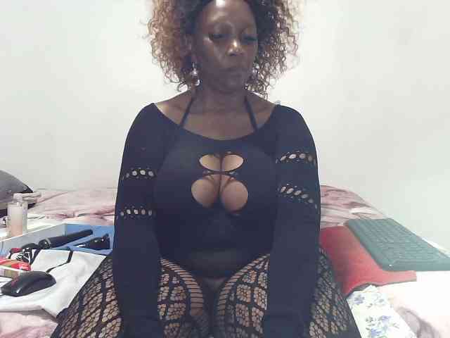 Model: CreamyBum