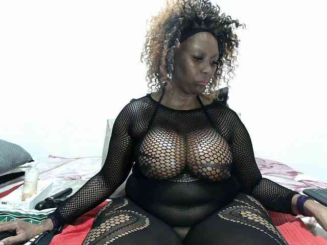 Model: CreamyBum