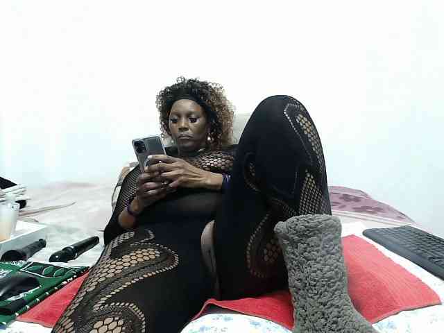 Model: CreamyBum