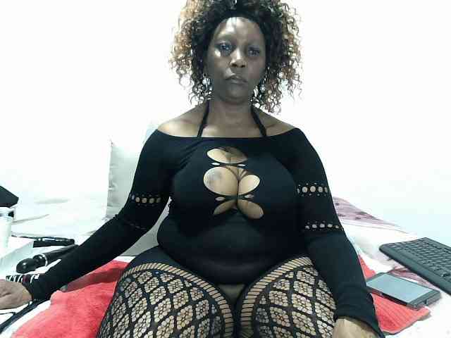 Model: CreamyBum