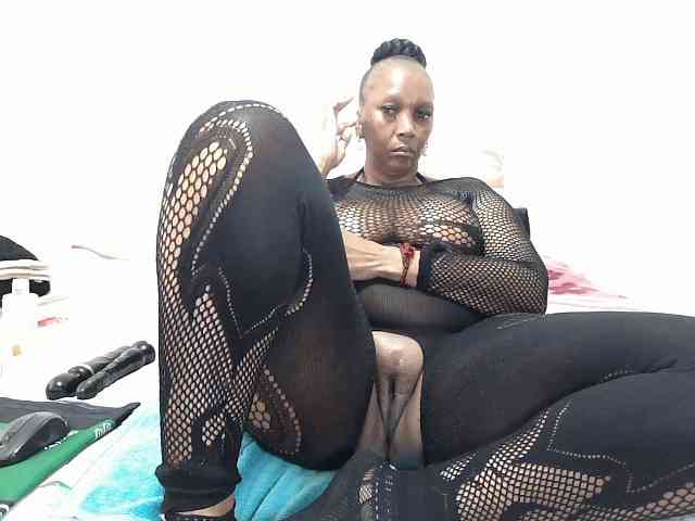 Model: CreamyBum