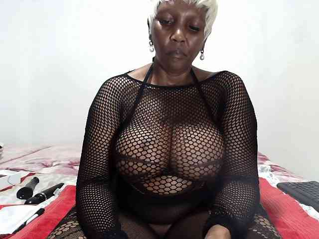 Model: CreamyBum