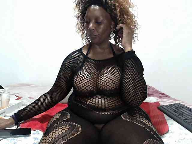 Model: CreamyBum