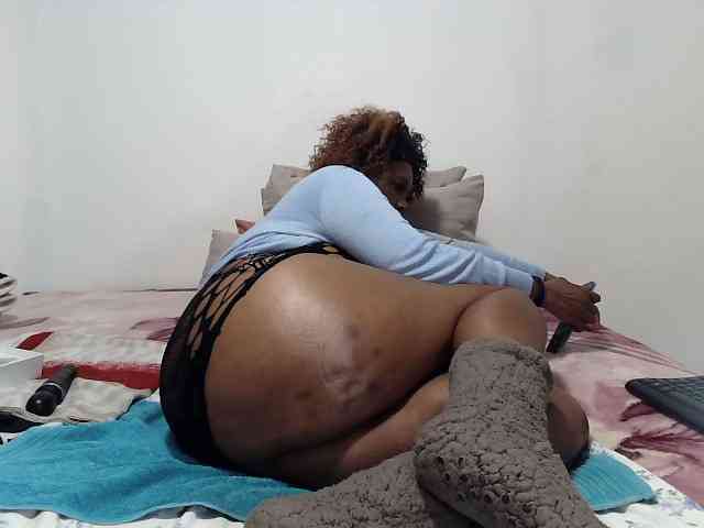 Model: CreamyBum
