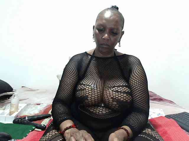 Model: CreamyBum