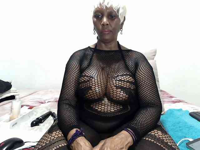 CreamyBum webcam