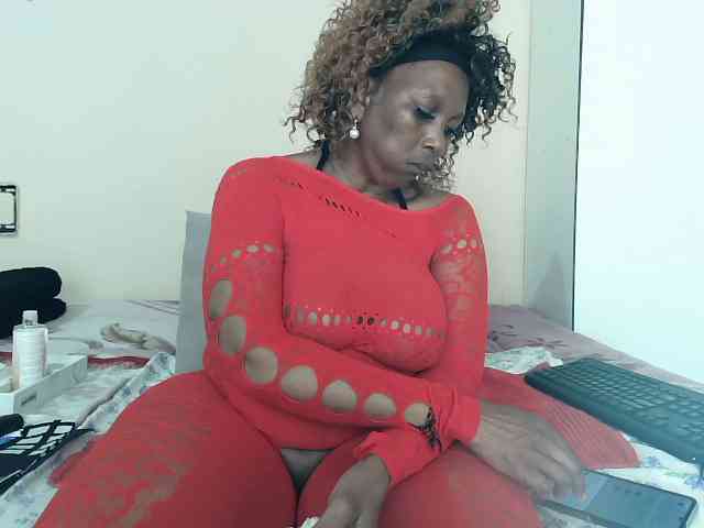 Model: CreamyBum
