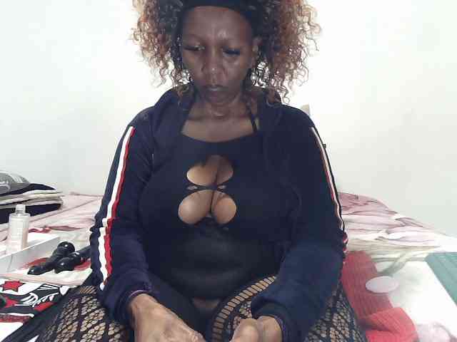 Model: CreamyBum