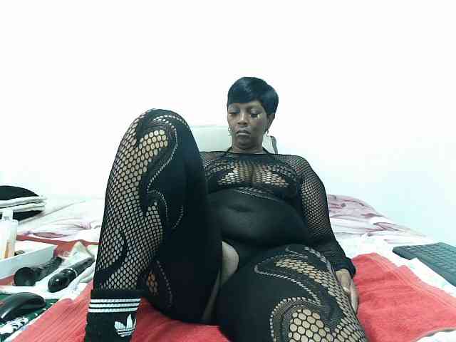 Model: CreamyBum
