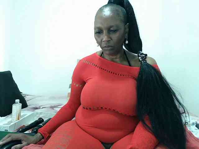 Model: CreamyBum