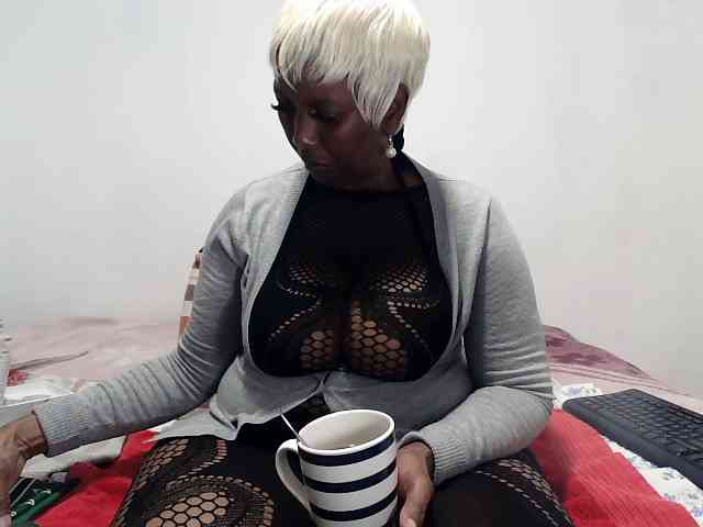 Model: CreamyBum