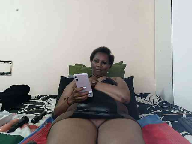 CreamyBum webcam