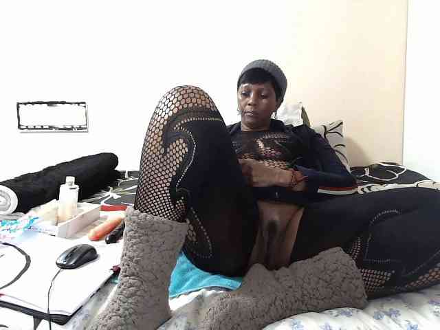 Model: CreamyBum