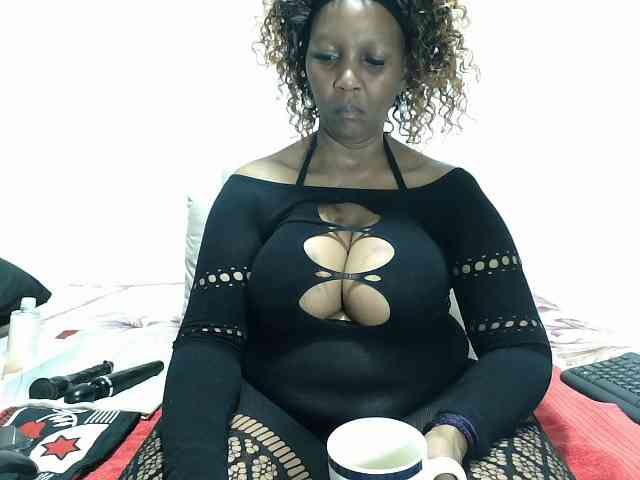 Model: CreamyBum