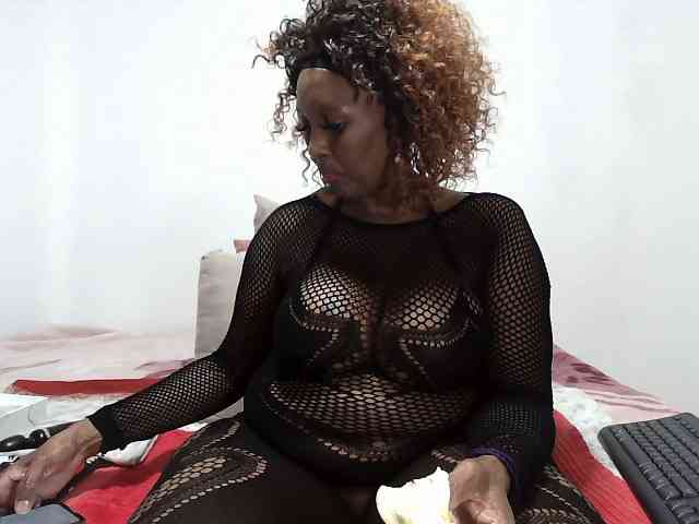 Model: CreamyBum
