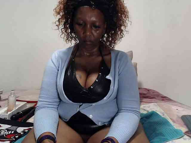 Model: CreamyBum