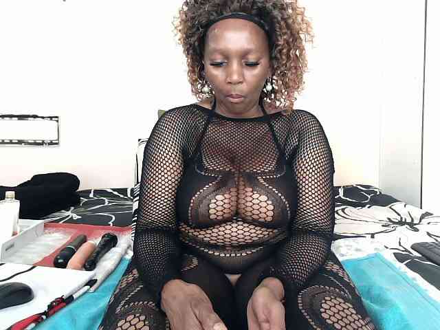 Model: CreamyBum