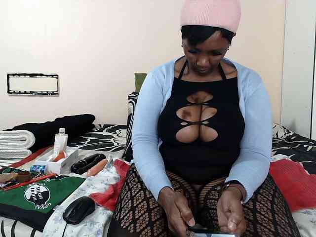 CreamyBum webcam