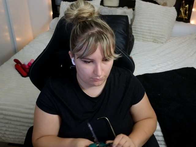 ElvinnaLaFrancaise live cam preview