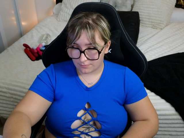 ElvinnaLaFrancaise live cam preview