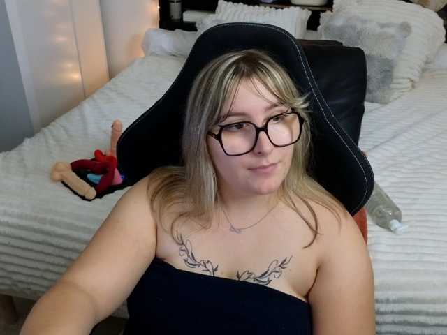 ElvinnaLaFrancaise live cam on BongaCams
