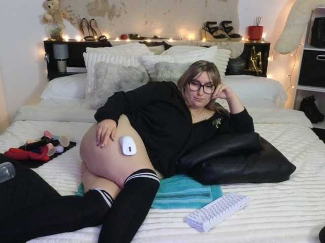 ElvinnaLaFrancaise live cam on BongaCams