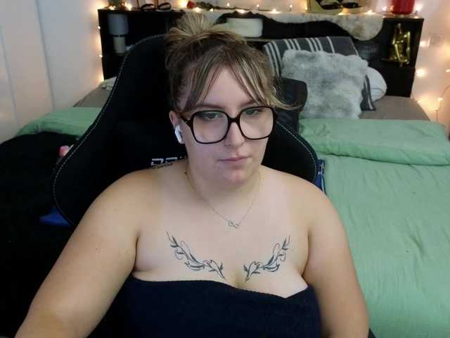 ElvinnaLaFrancaise live cam on BongaCams