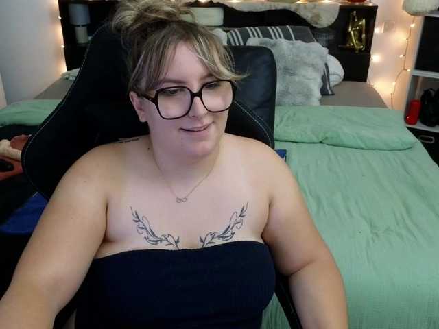 ElvinnaLaFrancaise live cam on BongaCams