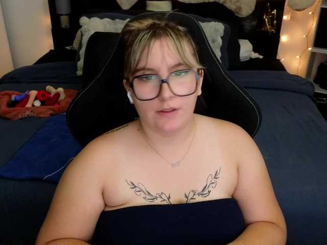 ElvinnaLaFrancaise live cam on BongaCams