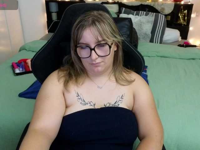 ElvinnaLaFrancaise live webcam show