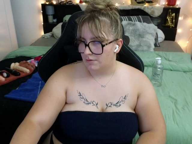 ElvinnaLaFrancaise live cam on BongaCams