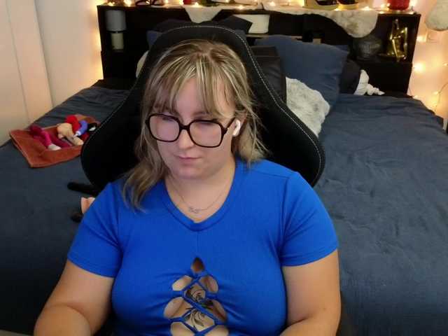 ElvinnaLaFrancaise live cam on BongaCams