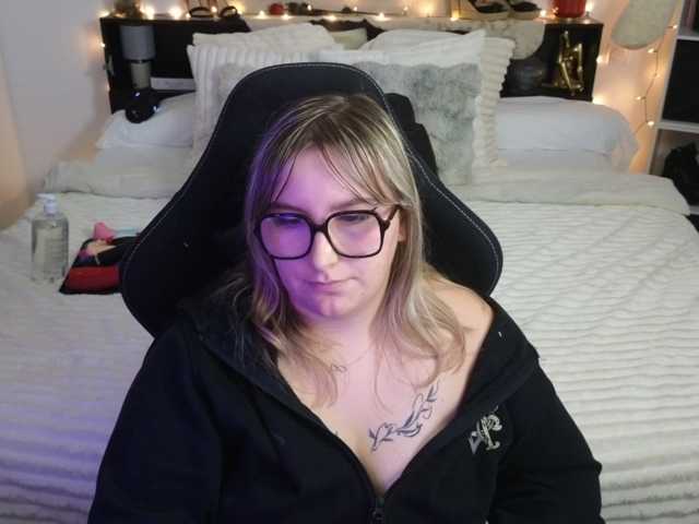 ElvinnaLaFrancaise live cam on BongaCams