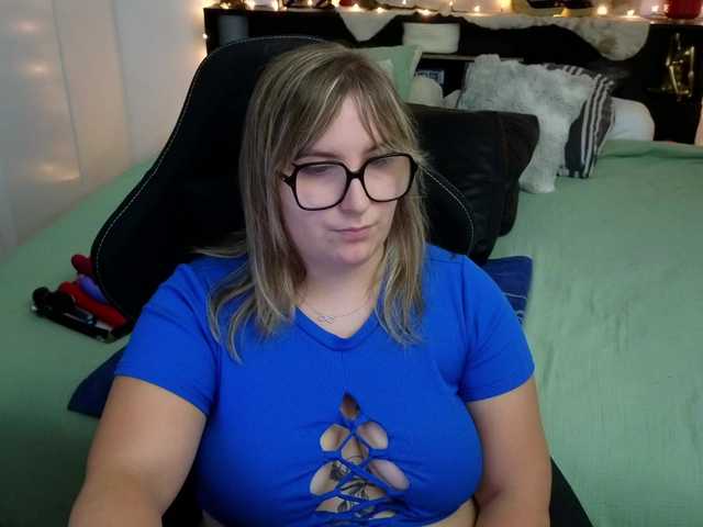 ElvinnaLaFrancaise live cam on BongaCams
