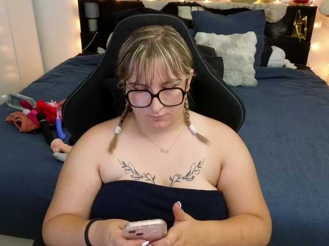 ElvinnaLaFrancaise live cam on BongaCams