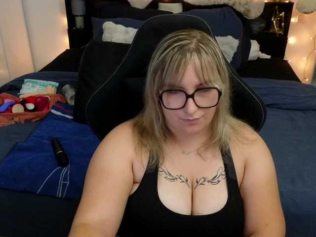 ElvinnaLaFrancaise live cam on BongaCams