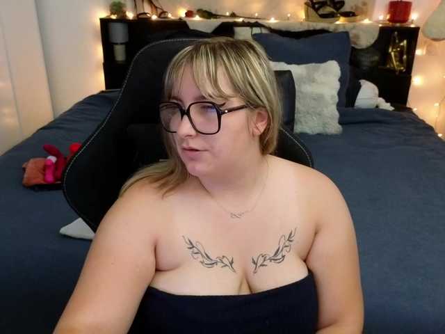 ElvinnaLaFrancaise live cam on BongaCams
