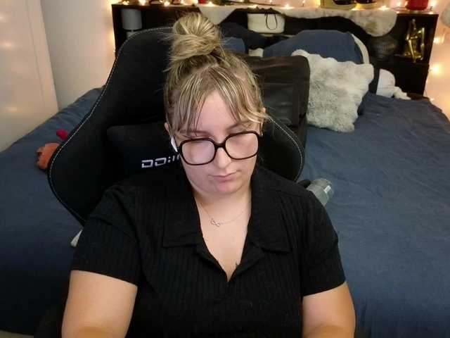 ElvinnaLaFrancaise live cam on BongaCams