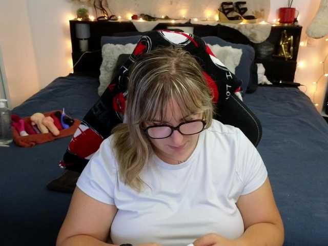 ElvinnaLaFrancaise live cam preview