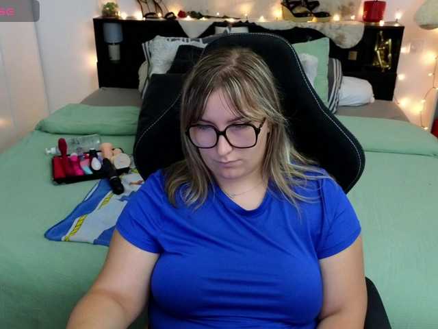 ElvinnaLaFrancaise live webcam show