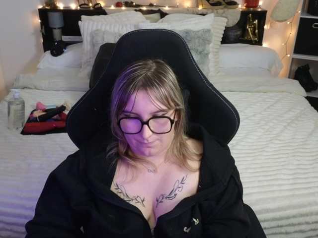 ElvinnaLaFrancaise live cam on BongaCams
