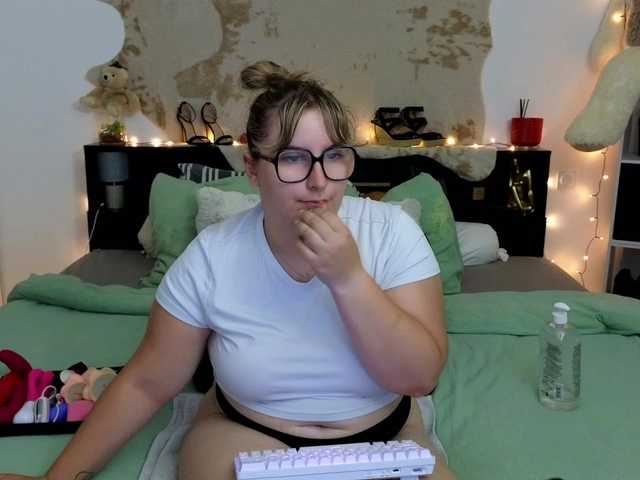 ElvinnaLaFrancaise live cam