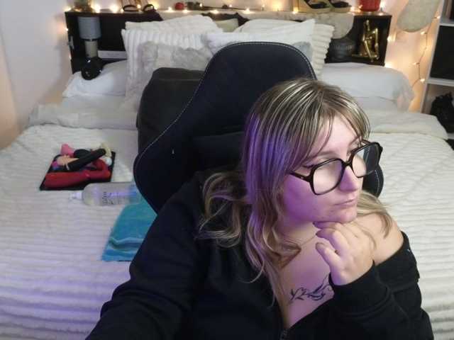 ElvinnaLaFrancaise live cam on BongaCams
