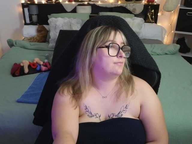 ElvinnaLaFrancaise live cam on BongaCams