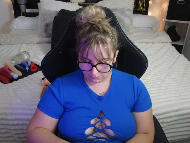 ElvinnaLaFrancaise live cam on BongaCams