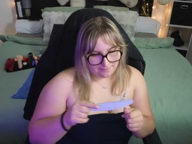 ElvinnaLaFrancaise live cam on BongaCams