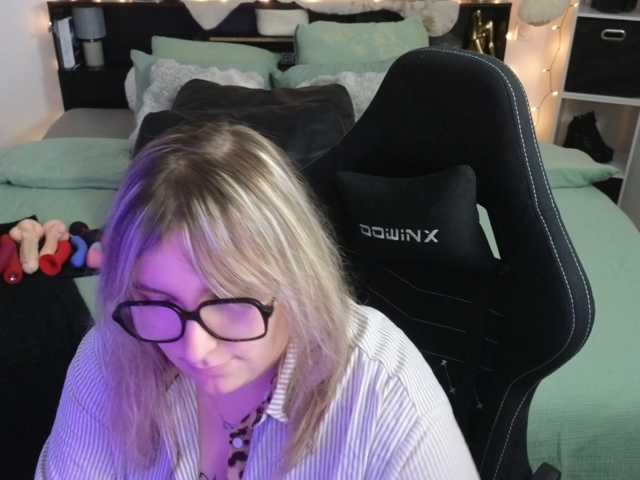 ElvinnaLaFrancaise live cam on BongaCams