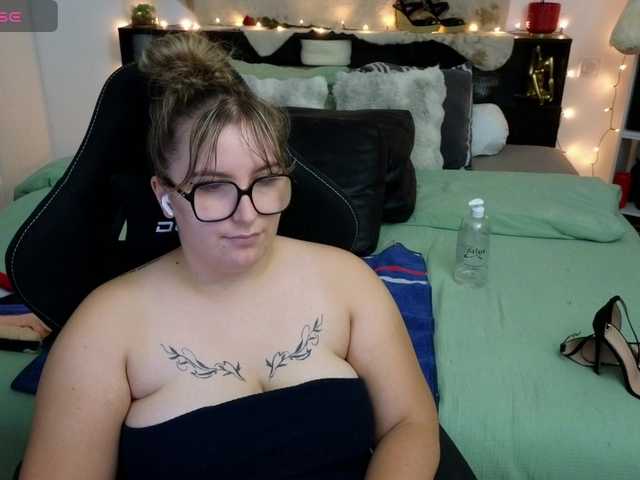 ElvinnaLaFrancaise live cam on BongaCams